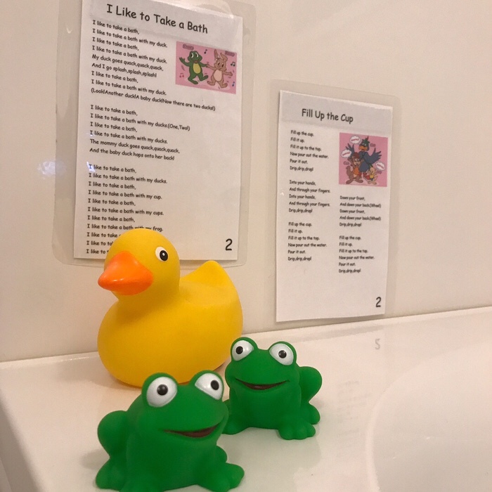 お風呂で遊ぶdwe 歌詞カード作成 とにかくハッピー 姉妹のキッズ英語
